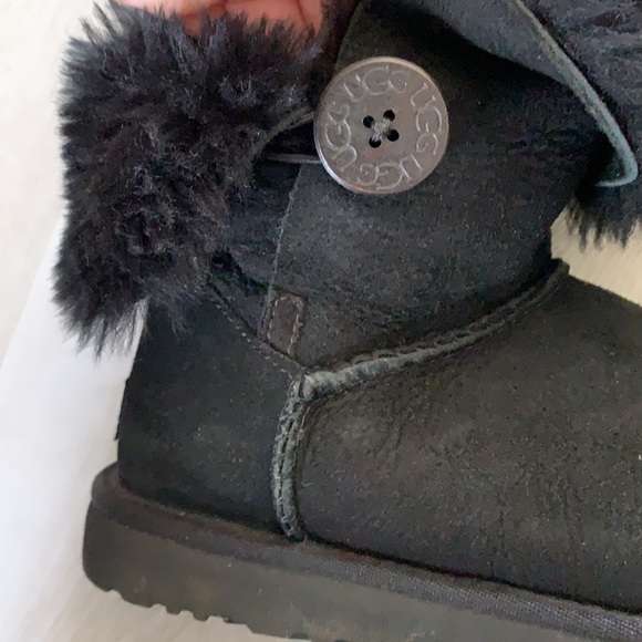 UGG Bailey Button Black Boots size 6 leather sheepskin lining winter cozy - Picture 12 of 16